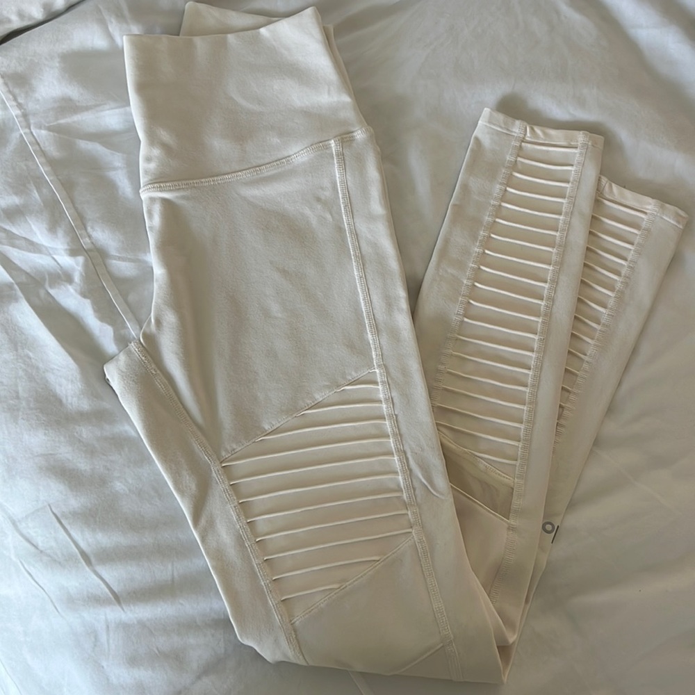 Alo high waisted motto legging in off white. Worn once.
